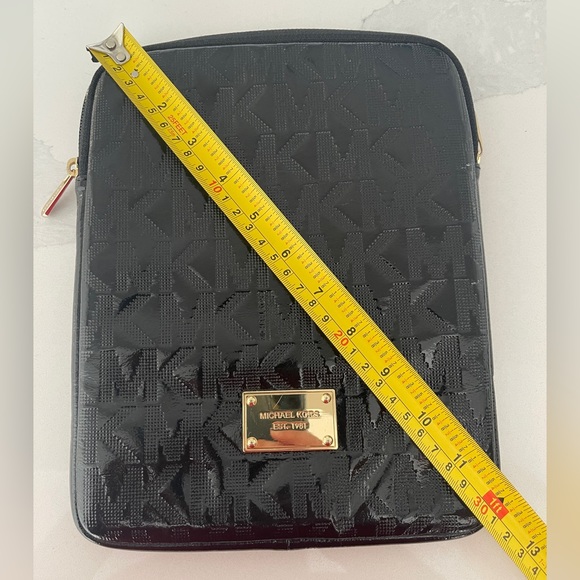 MK Michael Kors 12inch IPad Case - Picture 4 of 8